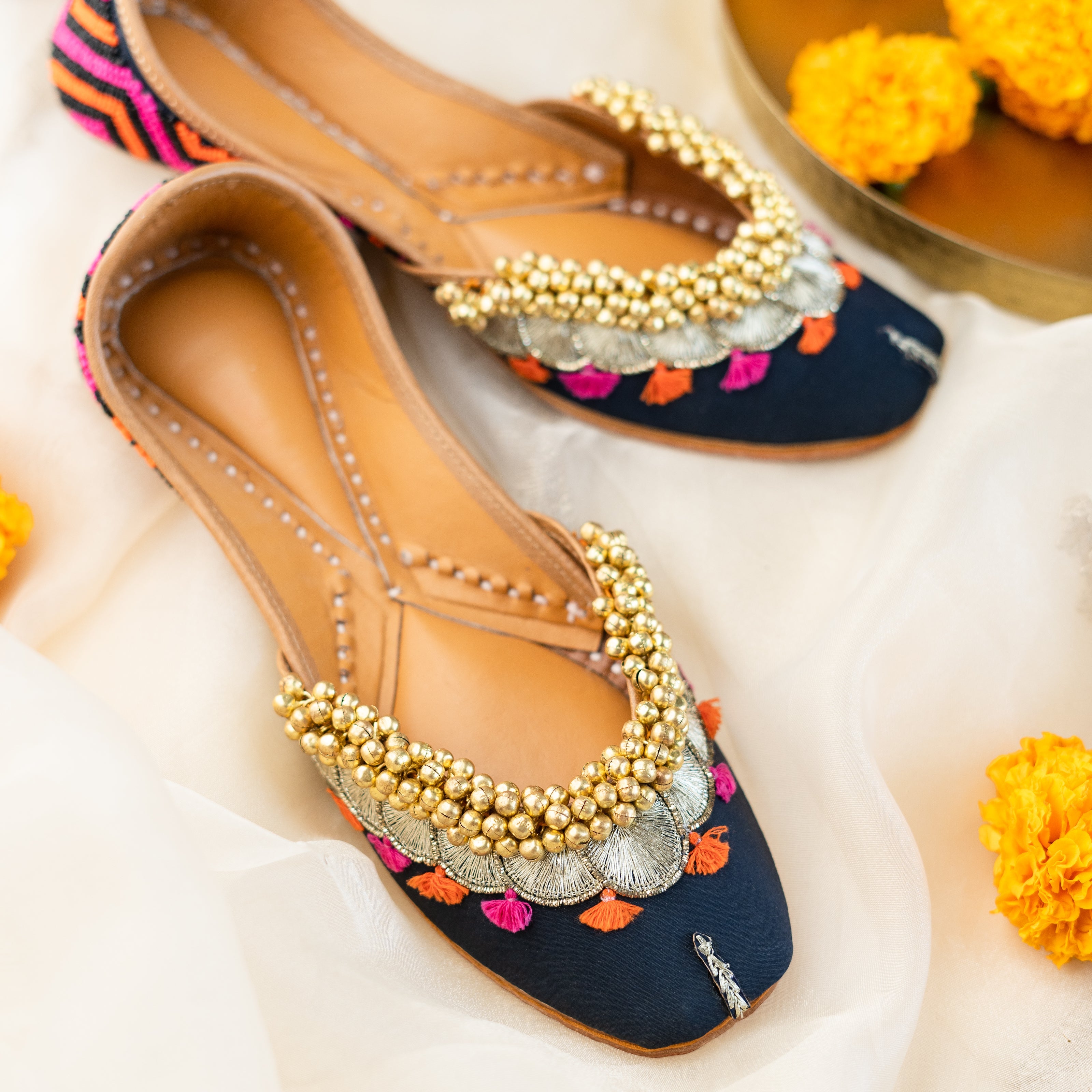 Black Embroidered Ghungroo Jutti 4