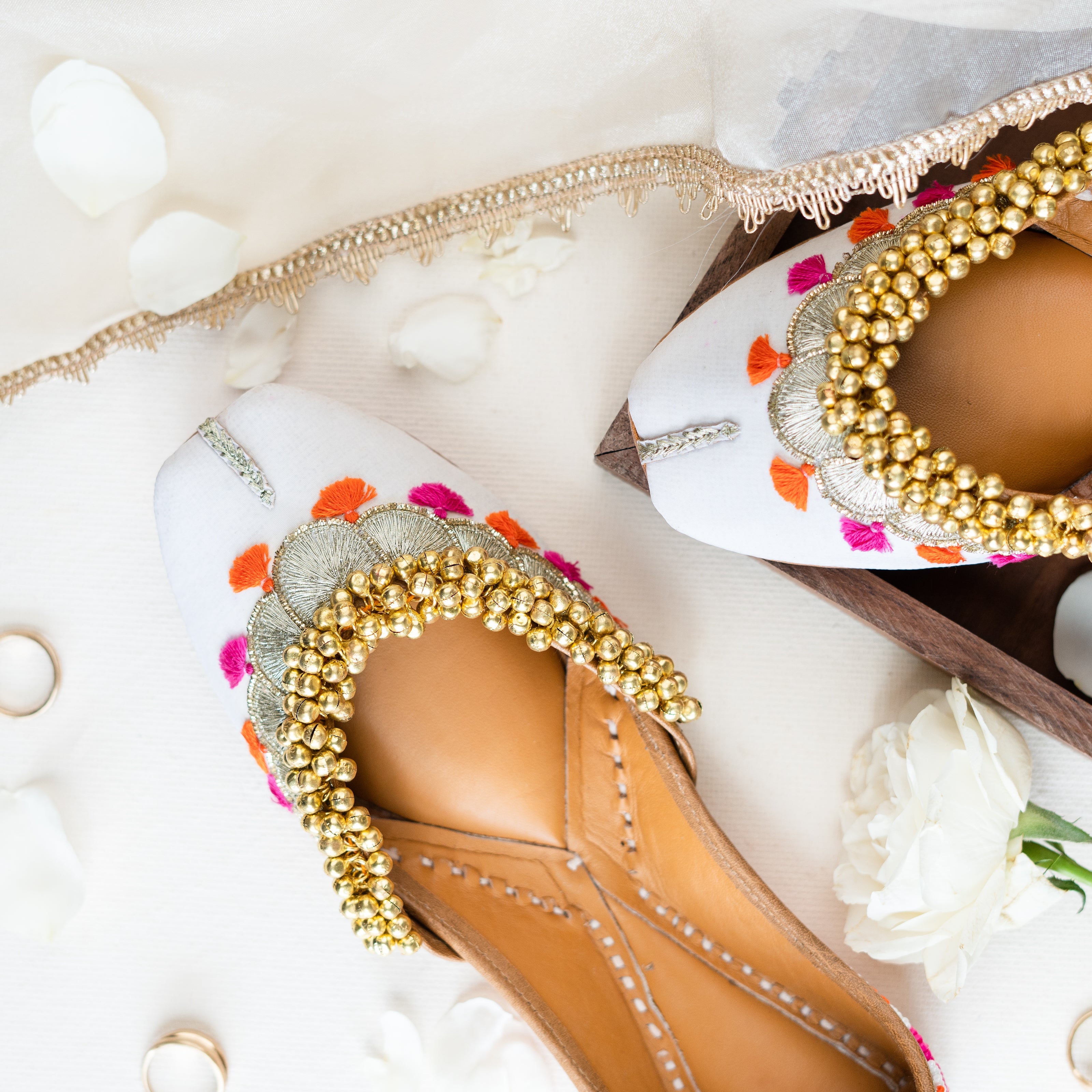 White Embroidered Ghungroo Jutti 4