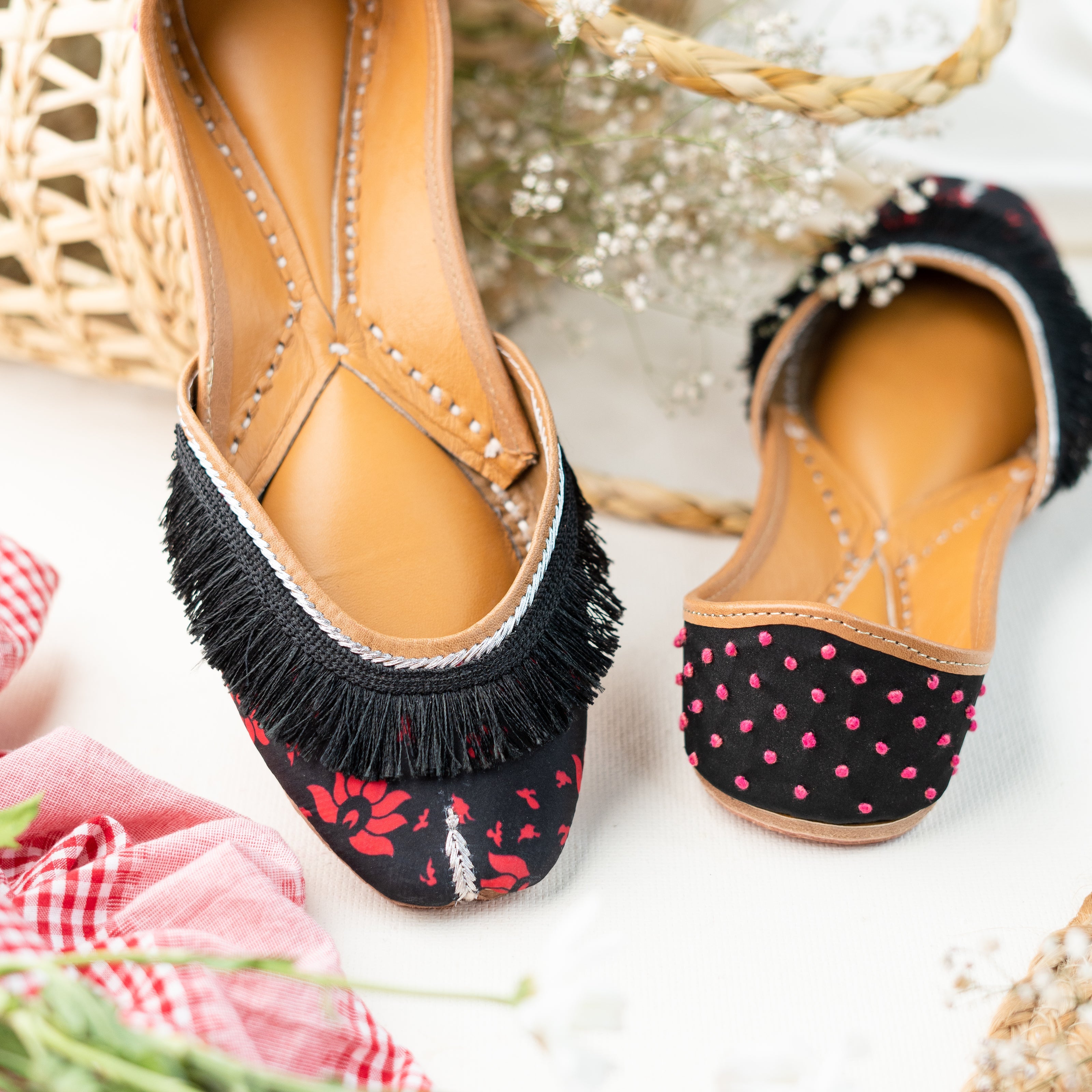 Black French Laced Printed Jutti 3